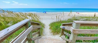 Enchanting studio with Ocean View, AC, WiFi, pool, mere steps to the sand