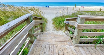 Enchanting studio with Ocean View, AC, WiFi, pool, mere steps to the sand