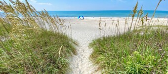 Enchanting studio with Ocean View, AC, WiFi, pool, mere steps to the sand