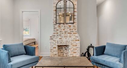 The Philip's Suite, newly renovated 3 Bed/3 EnSuite Bath, 1 Block to King