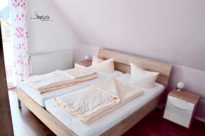 3 chambres, fer et planche à repasser, lit parapluie, Wi-Fi gratuit