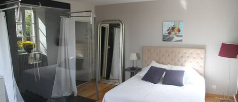 6 slaapkamers, een strijkplank/strijkijzer, wifi, beddengoed