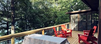 Oz Lakehouse Hideaway- right on the lake!