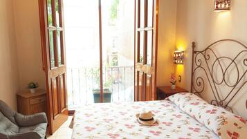 Room | Desk, blackout drapes, iron/ironing board, free WiFi