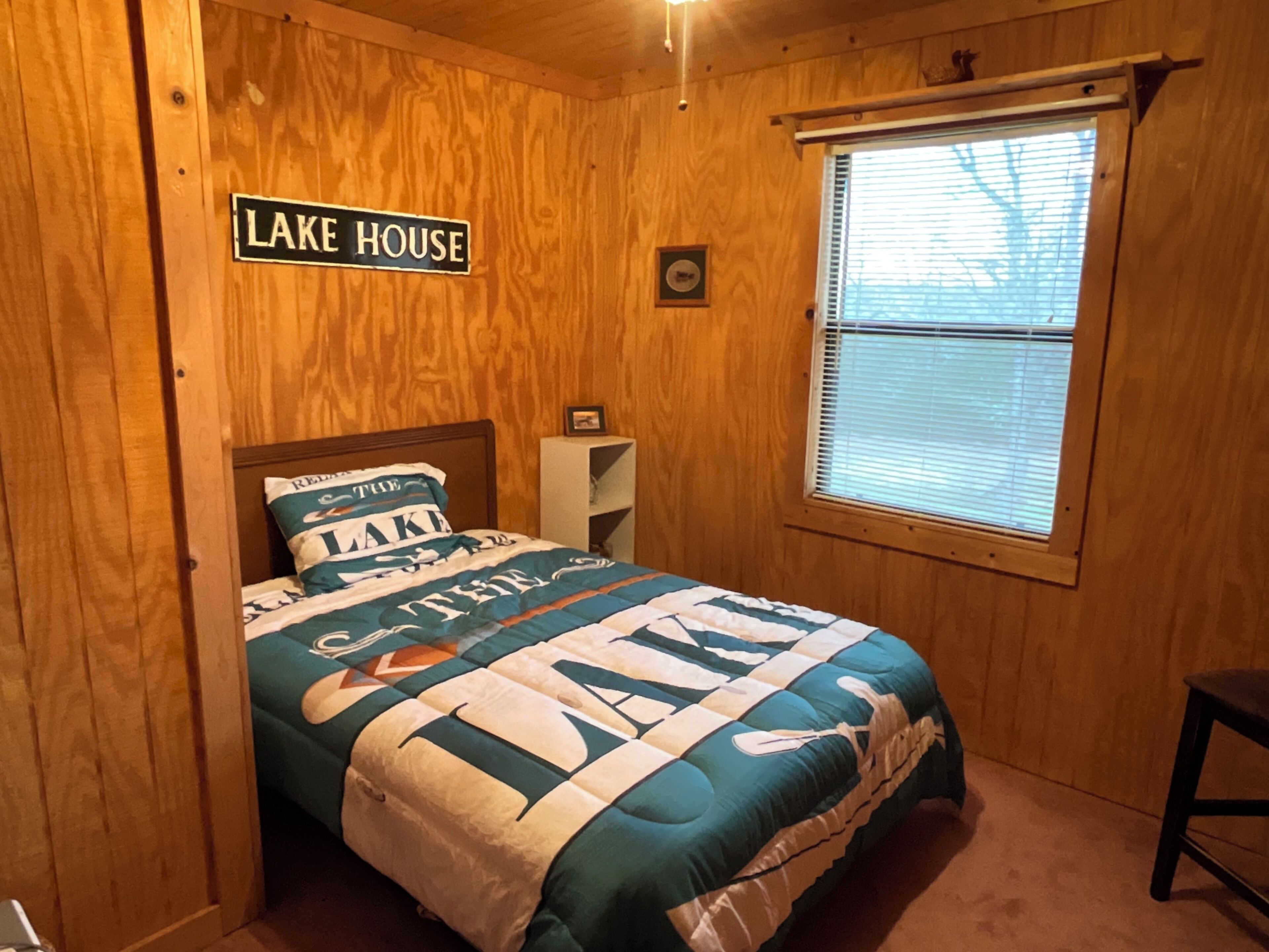 3 bedrooms, bed sheets