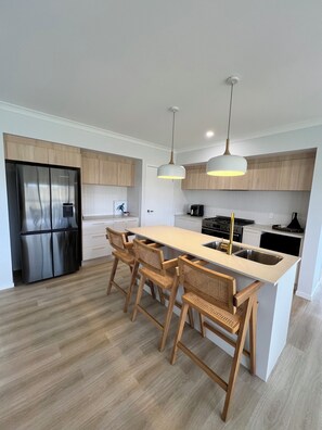 Private kitchen - Relax at this Hampton style Beach House 3 min drive to the centre of everything. (Bargara)