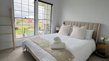 4 chambres, fer et planche à repasser, Wi-Fi, draps fournis