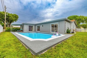 Pool - Margate Retreat Pool Near Beach BBQ (Margate)