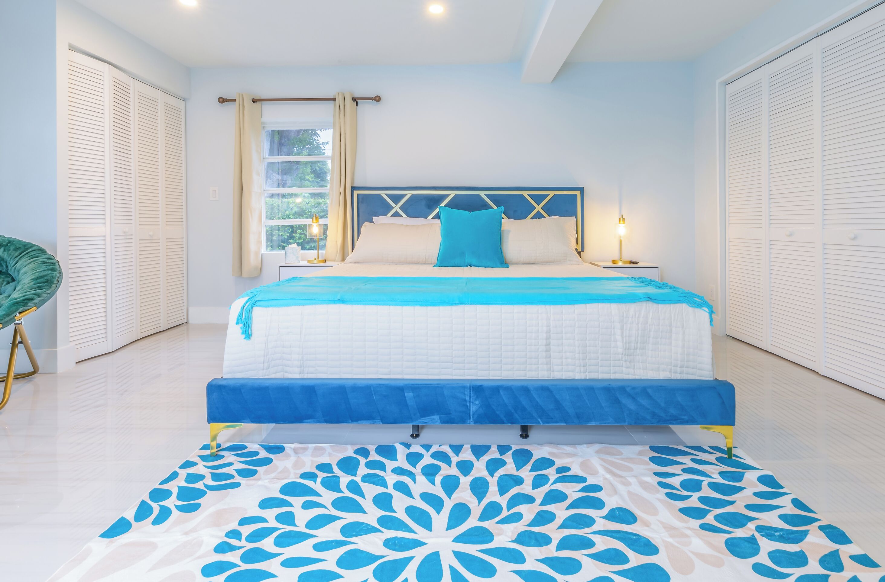 4 bedrooms, desk, WiFi