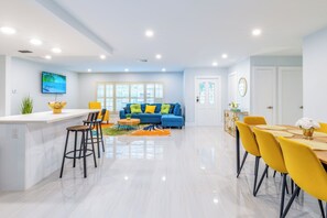 Dining - Margate Retreat Pool Near Beach BBQ (Margate)