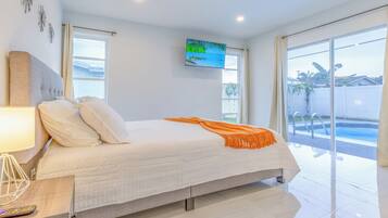 4 bedrooms, desk, WiFi