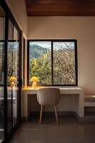 1 bedroom, in-room safe, desk, laptop workspace