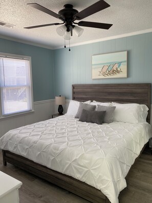 4 bedrooms, iron/ironing board, WiFi, bed sheets - Beach Home on the island of Sunset Beach (Sunset Beach)