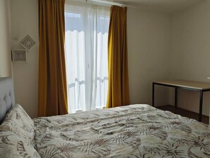 1 chambre, fer et planche à repasser, Wi-Fi, draps fournis