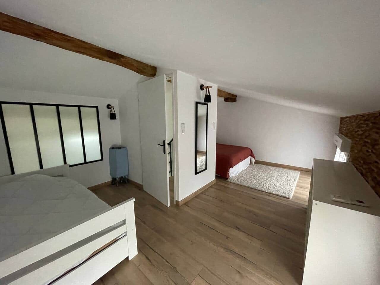 1 soverom, strykejern/-brett, wi-fi (inkludert) og sengetøy