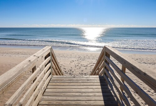 Carolina Waves- Oceanfront Fun in Surf City!