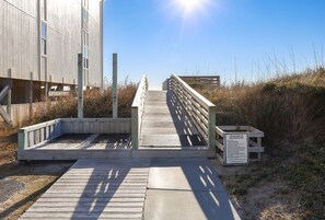 المنطقة المحيطة بالمنشأة