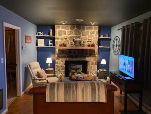 TV, fireplace
