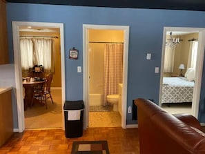 2 bedrooms, iron/ironing board, travel crib, WiFi - *Millstone Cottage w/Lake & Pool access, Wi-Fi (Preston County)