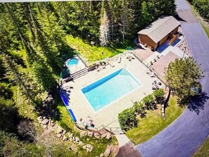 Pool - Charming 3-bedroom townhome with AC, WiFi just outside serene Two Harbors (Two Harbors)