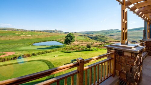 Luxury 3-bedroom house in welcoming Dullstroom with WiFi