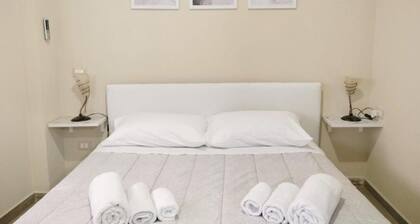 APARTMENT THE CORNER Nice and cozy, very close to the center.