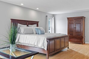 5 bedrooms, iron/ironing board, WiFi, bed sheets