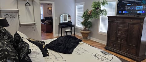 3 habitaciones, escritorio, tabla de planchar con plancha y wifi gratis