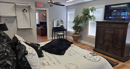 College St. Cottage