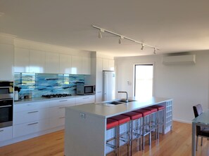 Réfrigérateur, micro-ondes, four, lave-vaisselle