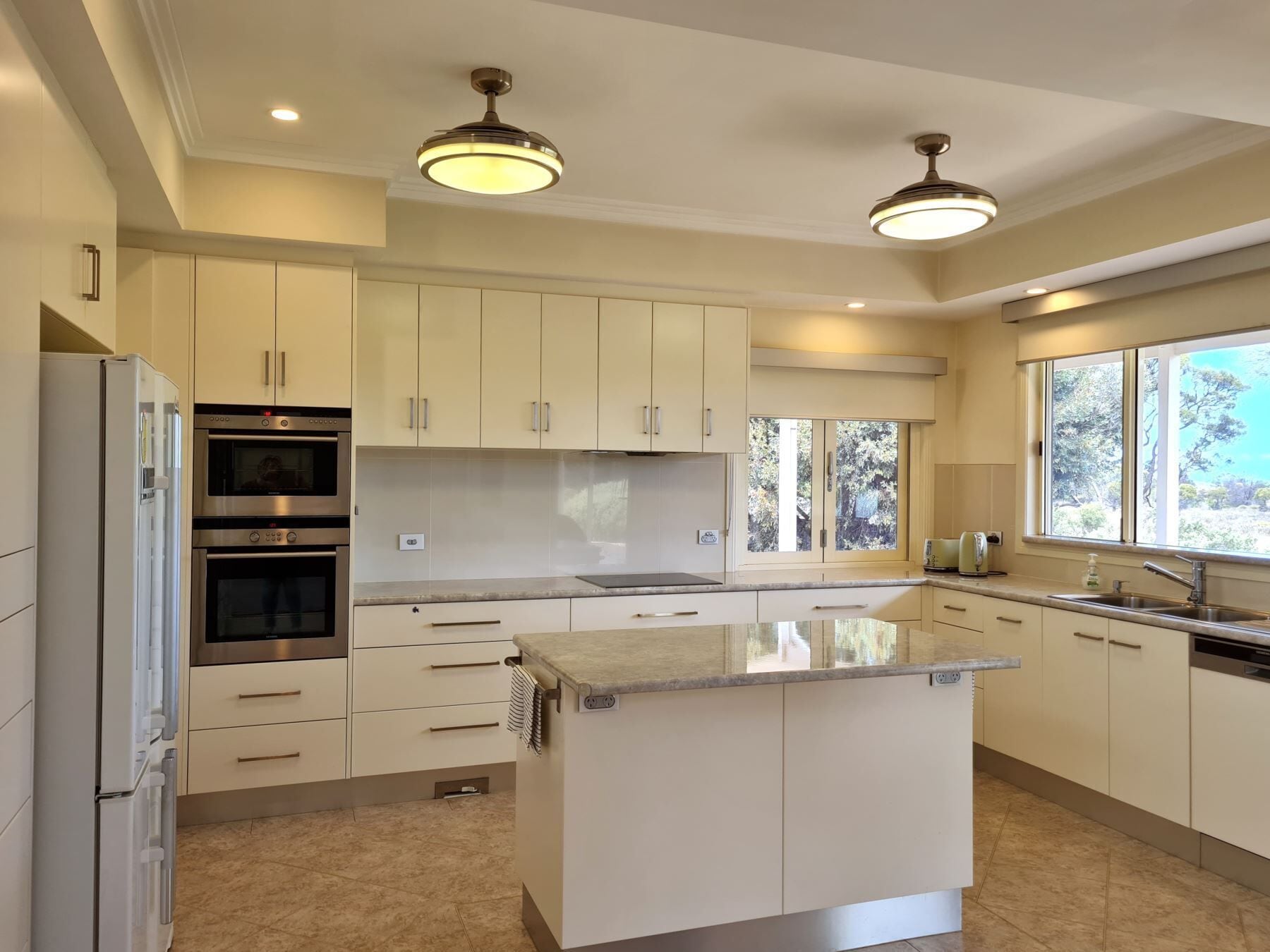 Microwave, dishwasher, coffee/tea maker