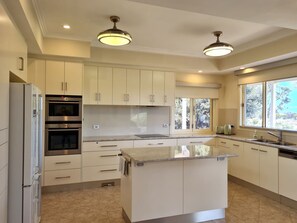 Mikrobølgeovn, oppvaskmaskin og kaffetrakter/tekoker