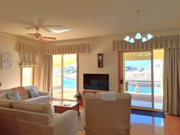 TV - Serenity on Gilmore, Wallaroo (Wallaroo)