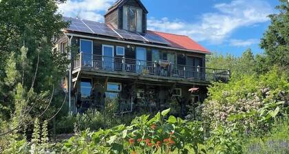 Welcoming 4 bed Loft on Organic Farm--Near MDI & Wilderness