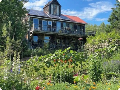 Welcoming 4 bed Loft on Organic Farm--Near MDI & Wilderness