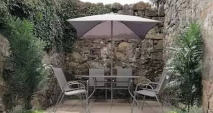 Spacious 4-bedroom town house in picturesque Pwllheli