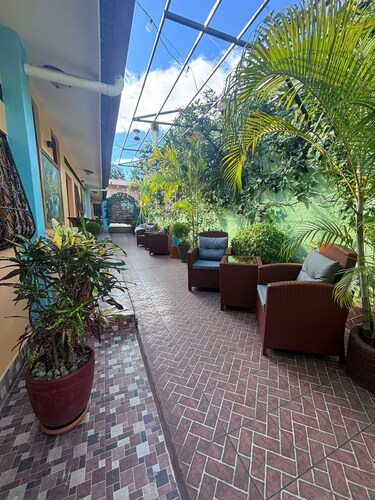 GRANADOS GUEST HOUSE 