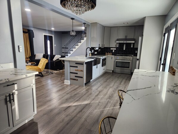 Interior - Beautiful 4 bedroom House with AC, Game room , patio. Only 2min from airport (Kenner)