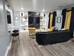 Interior - Beautiful 4 bedroom House with AC, Game room , patio. Only 2min from airport (Kenner)