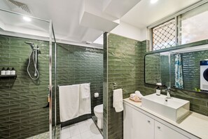 Shower, hair dryer, towels