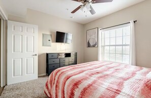 1 habitación, tabla de planchar con plancha, wifi gratis y ropa de cama