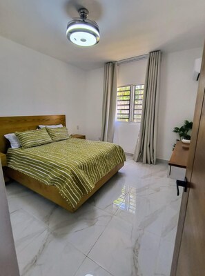 2 室のベッドルーム、アイロン / アイロン台、WiFi