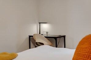 2 bedrooms, desk, iron/ironing board, WiFi
