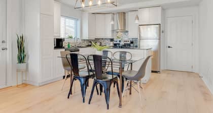 Inviting and Cozy Gem Prime Location and EV Parking