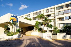Exterior - Seaside Condo by Solymar (Cancun)