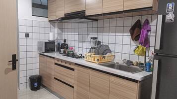 Fridge, microwave, stovetop, electric kettle