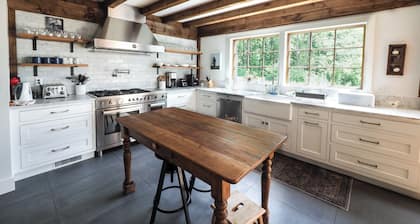 Charming 6 Bdrm Countryside Stay