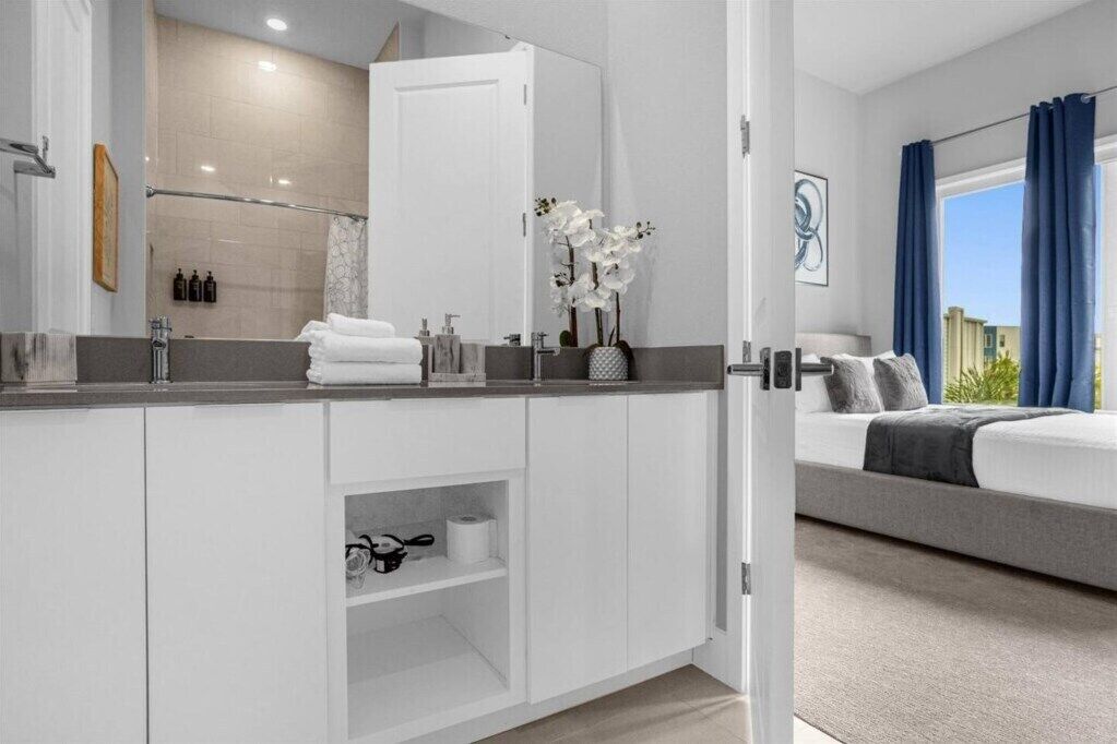 5 bedrooms, iron/ironing board, WiFi, bed sheets