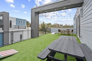 Outdoor dining - INCREDIBLe Two-Story Home Near Disney (Kissimmee)