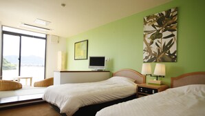 A hotel room with two beds, a desk with a computer, a lamp, and a painting on the wall. - Hotel & Lakehouse Soka (Kyotango)